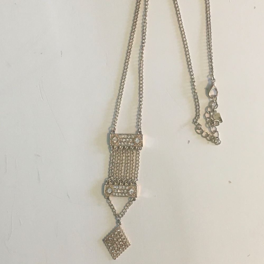 Long chain pendant necklace